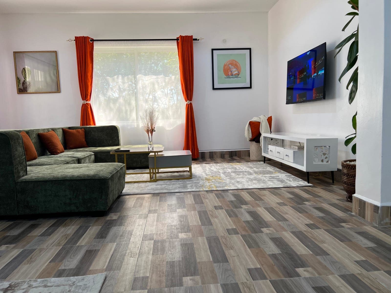 Tiny Cards Apartments photo 1