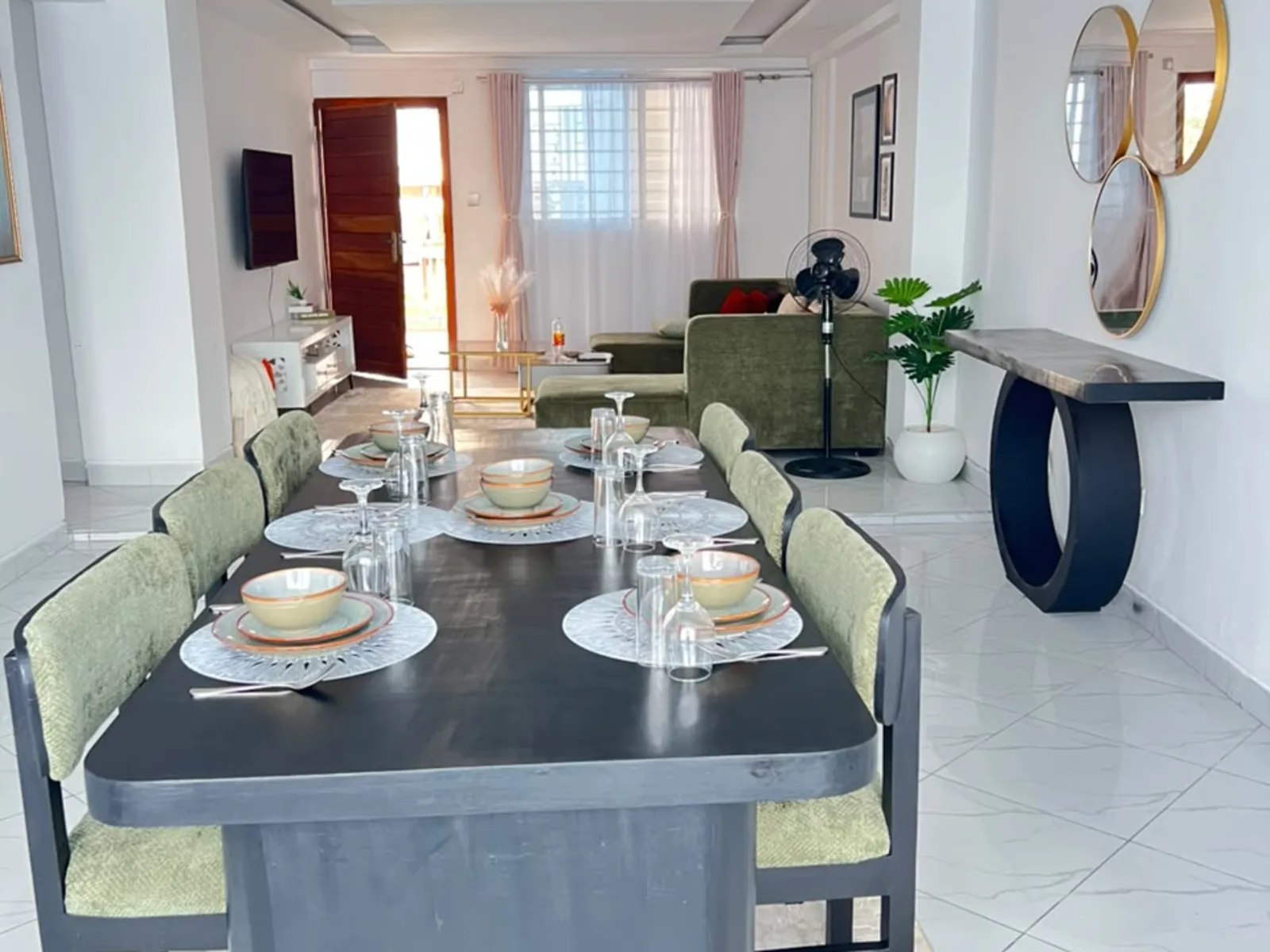 Tiny Cards Apartments photo 1